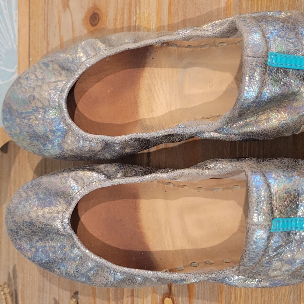 Limited Release - No Longer Available - Love Potion Tieks Size 9 - Iridescent - Picture 5 of 10